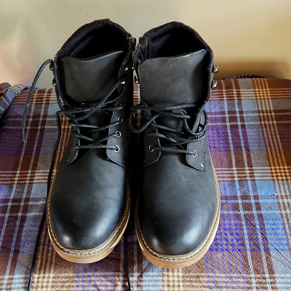 Mens Size 10 Black Vostey Boots